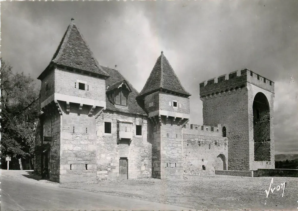 Cahors (Lot) — La barbacane (XVe s.) et tour des Pendus — Les Éditions d'Art, Paris - Recto