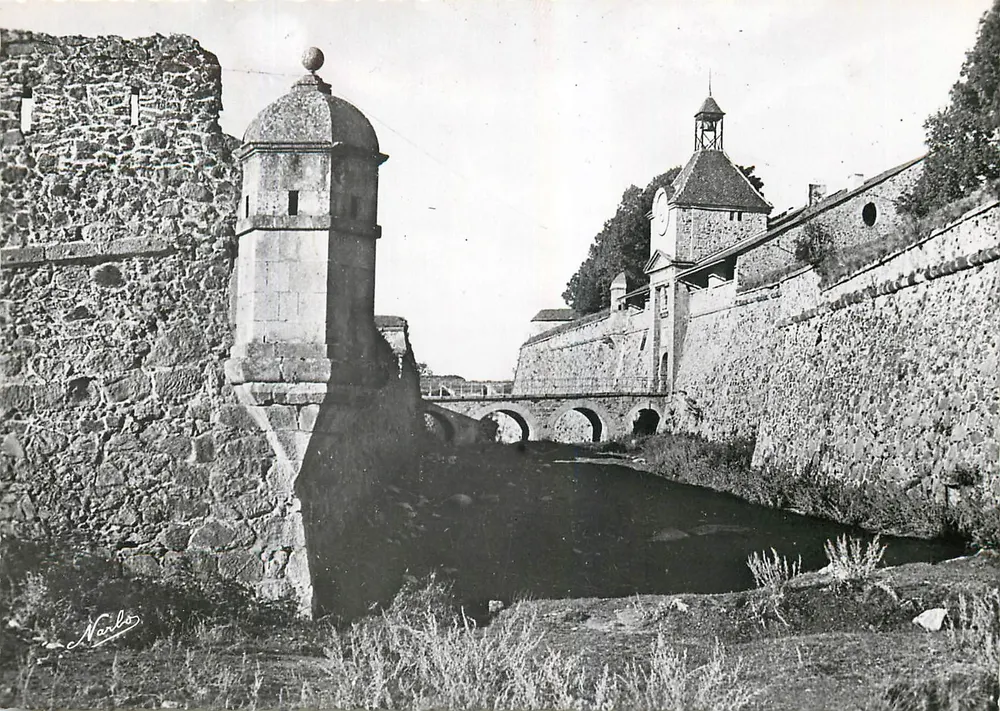 Mont-Louis (P.-O.) — Eingang zur Citadel und Échauguet — Edition NARBO, Toulouse - Vorderseite
