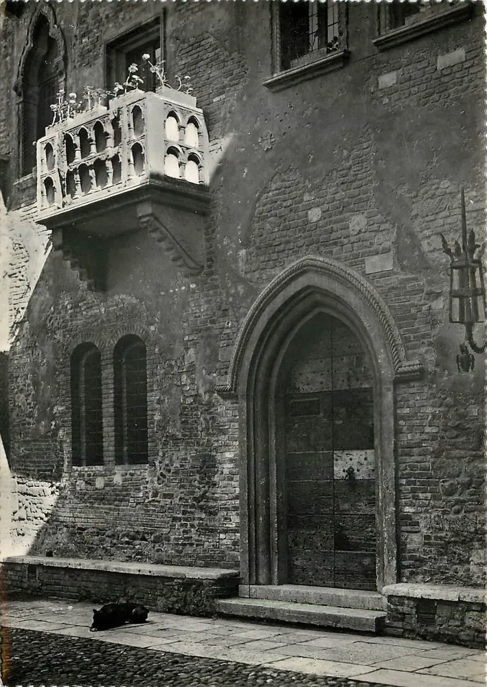 Verona — Haus der Capulets — Historischer Balkon - Vorderseite