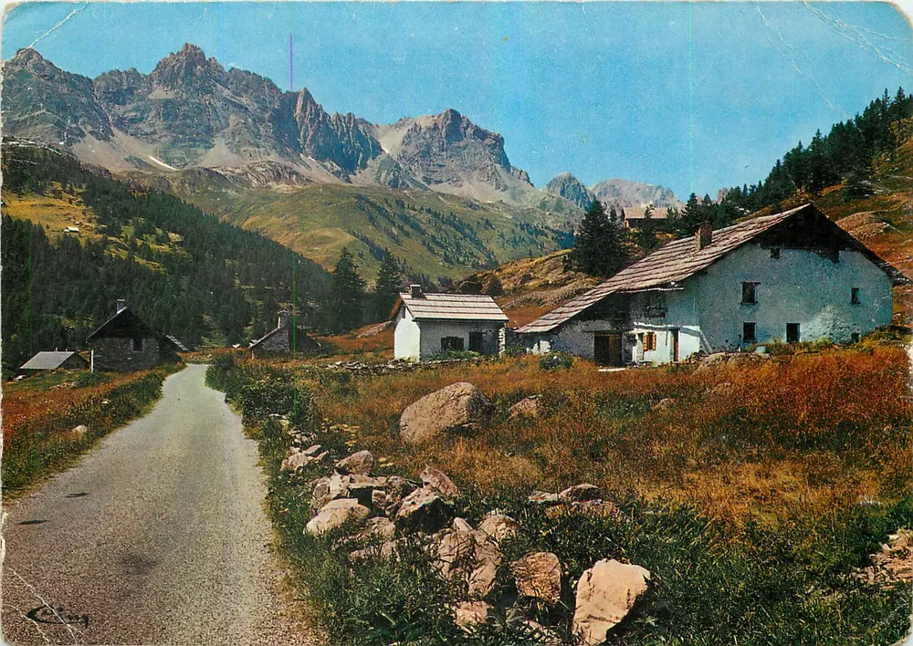Névache (05, Hautes-Alpes) — The Chalets of La-Chaîne — publisher CIM - Front