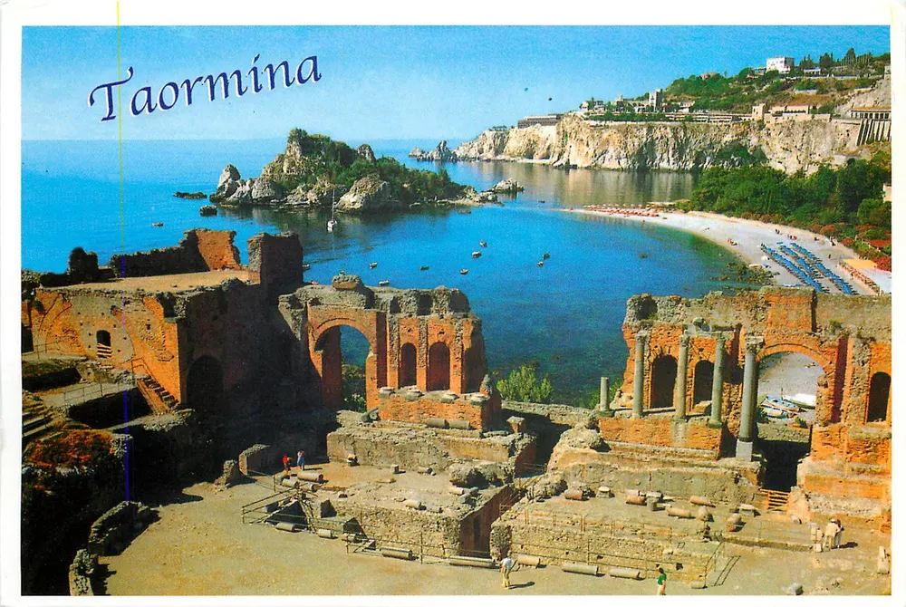 तॉरमिना — प्राचीन थिएटर और खाड़ी का दृश्य — एडी. फोटो © निनो मालांब्री, 158, तॉरमिना - आगे
