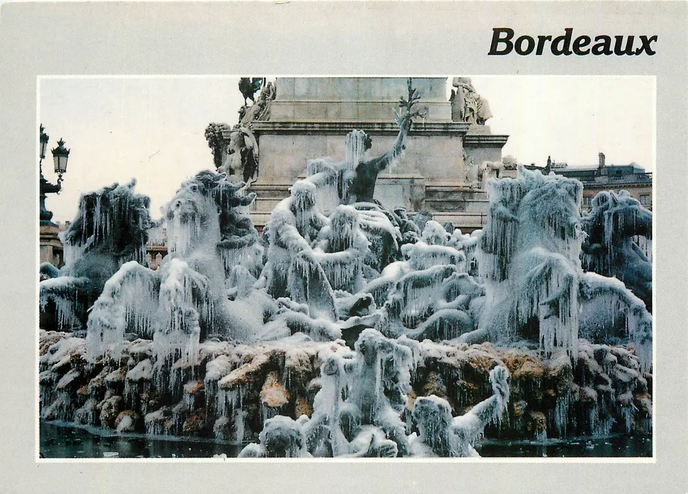 Fontaine des Girondins in Bordeaux — Unter der Eisdecke — Éditions et Impressions Comblier / Mâcon, n° C3 33063-0-0158 - Vorderseite
