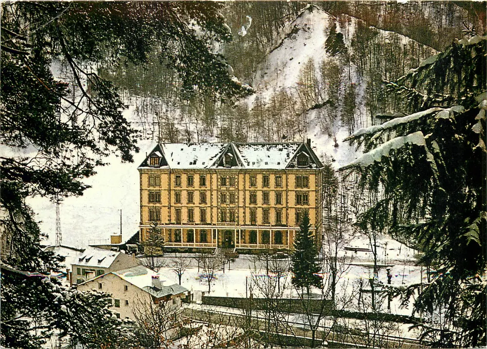 Bareges (H.-P.) — Vista invernal do grande edifício — Photo d'ARTYPE - Frente