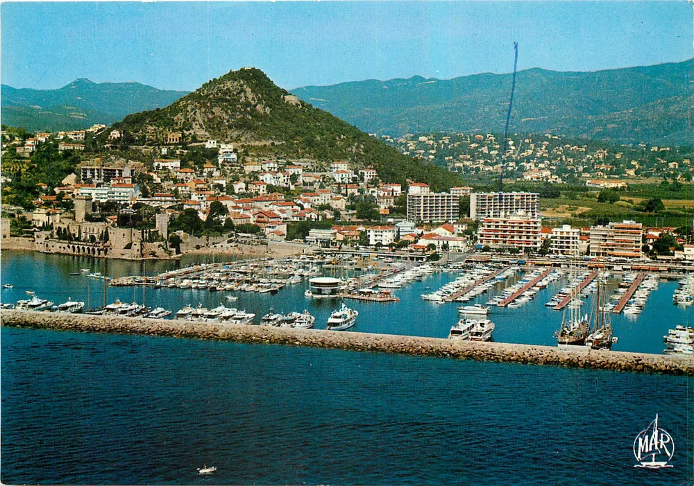La Napoule-Plage — Vue aérienne — Éditions A.M.A.R. (n° 28) - Recto