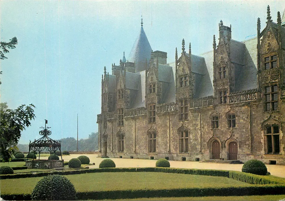 Schloss Josselin — Fassade zum Ehrenhof — Éditions du Gabier, Nantes - Vorderseite