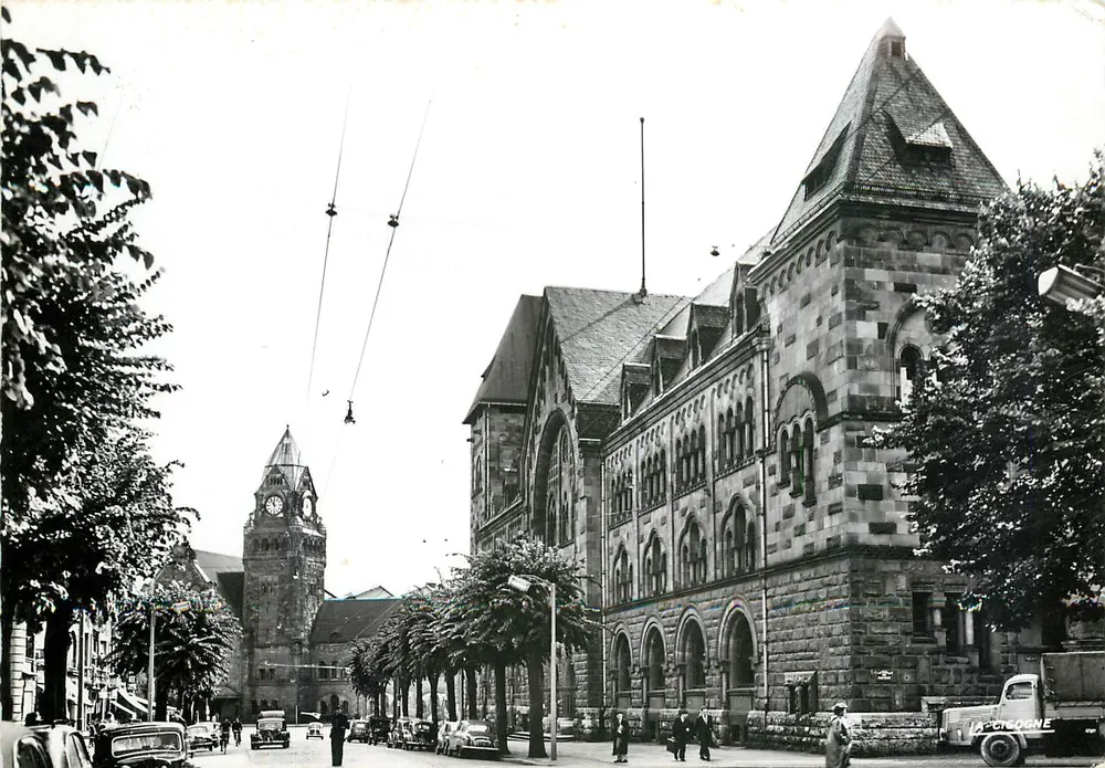 Metz (Moselle) — L'Hôtel des Postes et la Gare — Éditions « Le Cigogne » - Recto