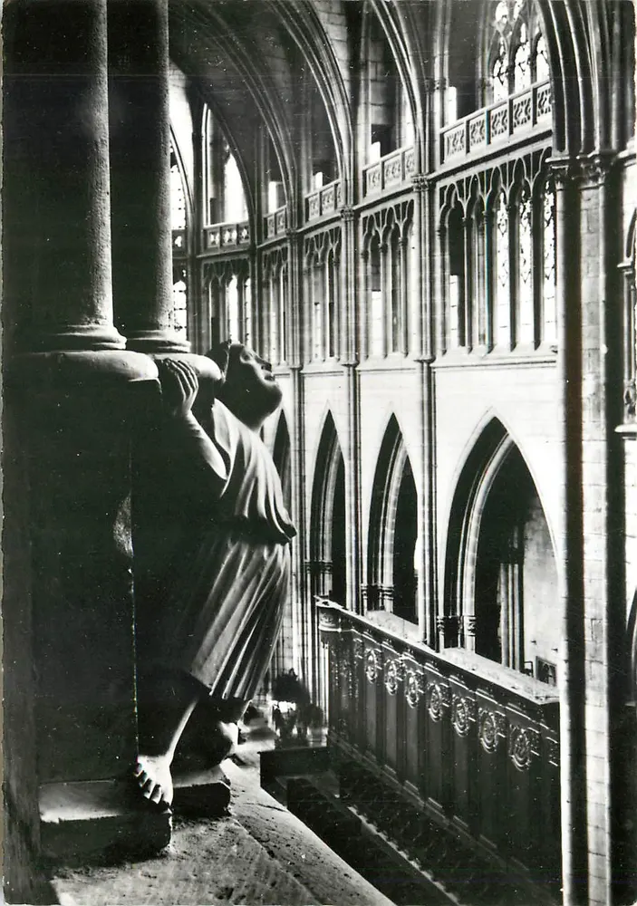 Kathedrale von Nevers — Ansicht des alten Chors, beschädigter Teil in Restaurierung — - Vorderseite