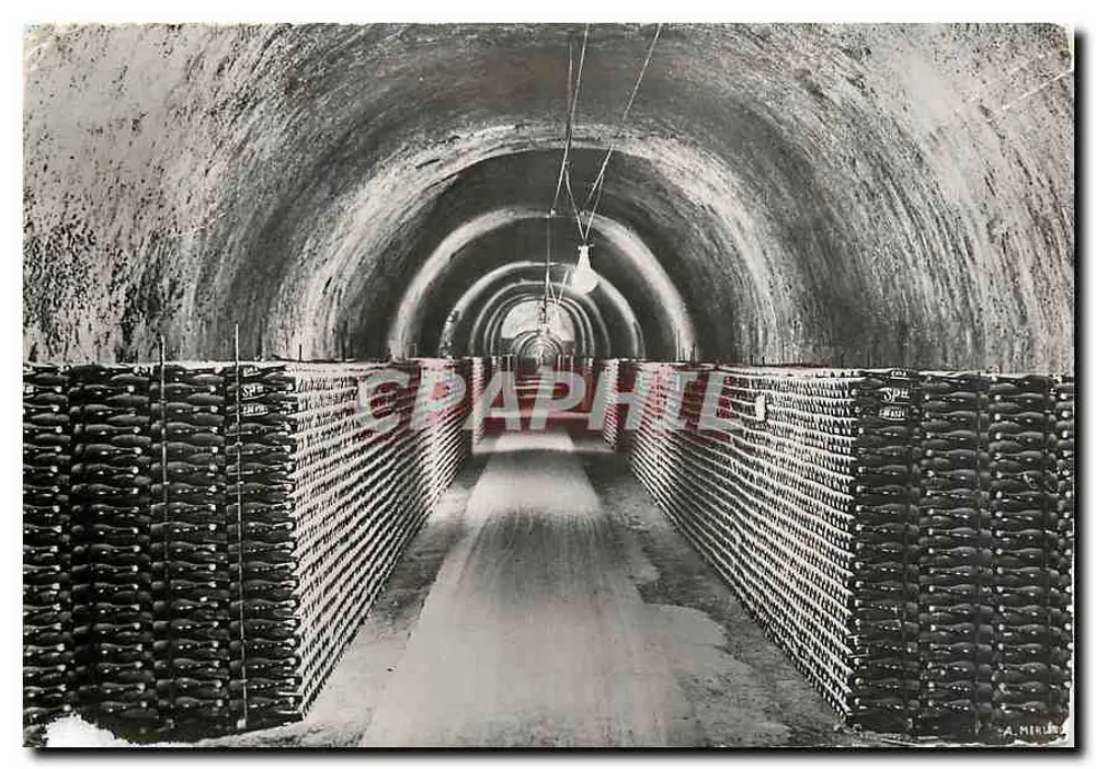 Galerie von 500.000 Flaschen in den Champagne-Kellern von Mercier — Epernay — Verleger A. Minuit - Vorderseite