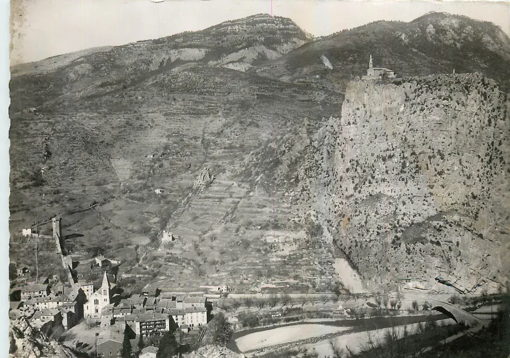 Castellane (B.A.) — Notre-Dame du Roc, der Napoleonbrücke und die Kirche — Sammlung Photo-Éd. Castellane - Vorderseite