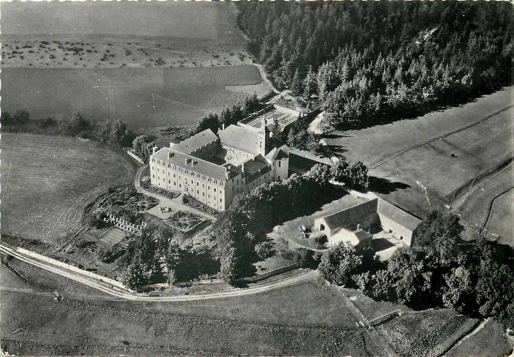 Abtei Notre-Dame-des-Neiges — Lozère — von La Bastide (Riom) - Vorderseite