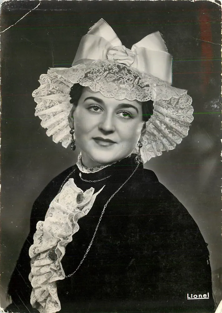 Portrait d'une femme — chapeau à grand nœud et dentelle — éditeur Lionel - Recto