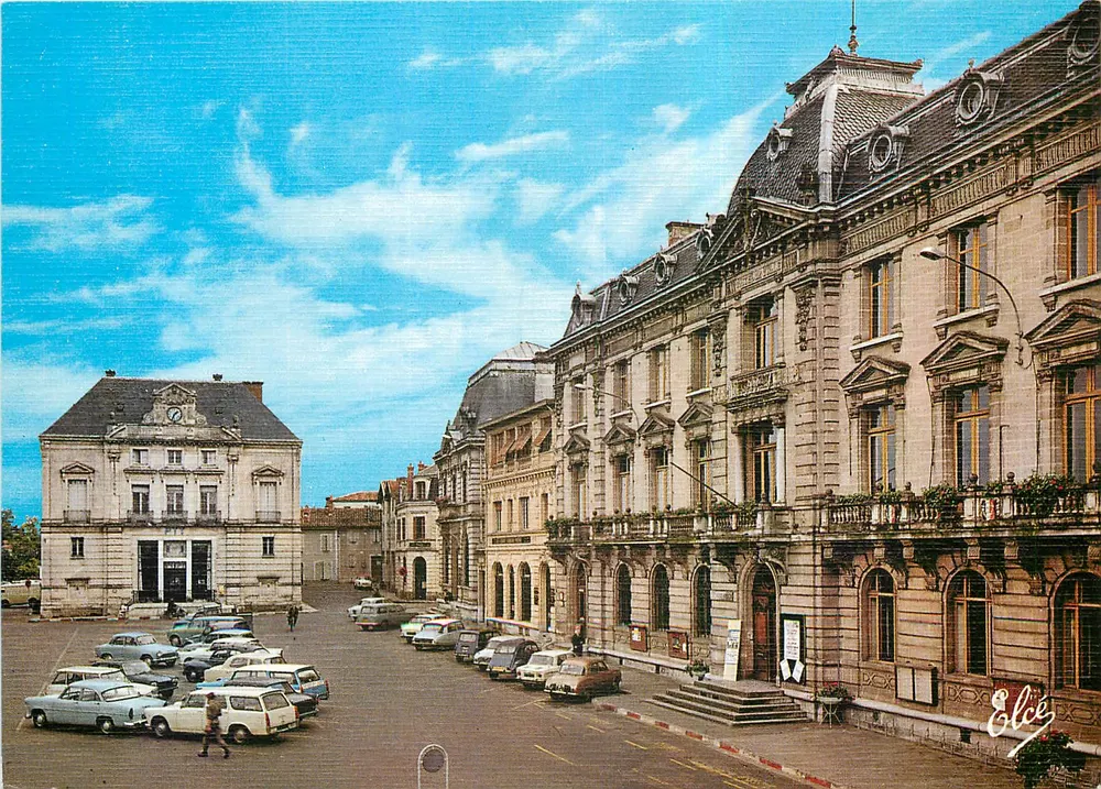 Place de l'Hôtel-de-Ville à Mont-de-Marsan — éditeur Elcée, n° 552 - Recto