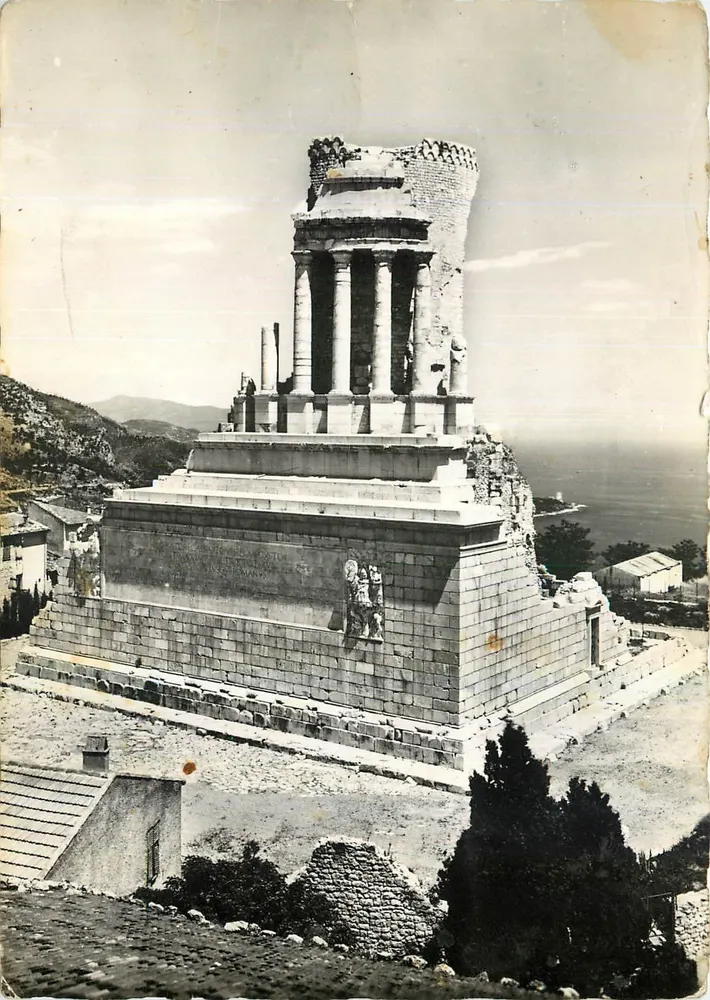 Monument voor de Dooden van Fréteval — panoramische weergave — Uitgever Gilletta, serie 1003 - Voorkant
