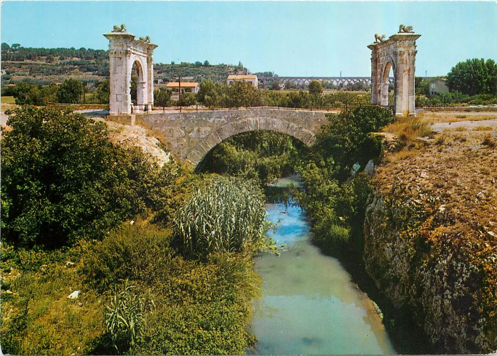 O ponte Flavien — Saint-Chamas — editor Véghinieue - Frente