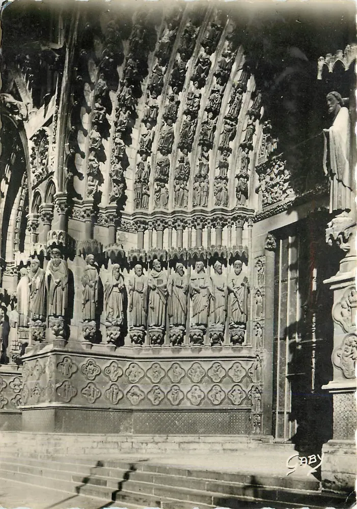 Amiens (Somme) — Gruppe der Apostel rechts vom Beau Dieu — Éditions Gaby - Vorderseite