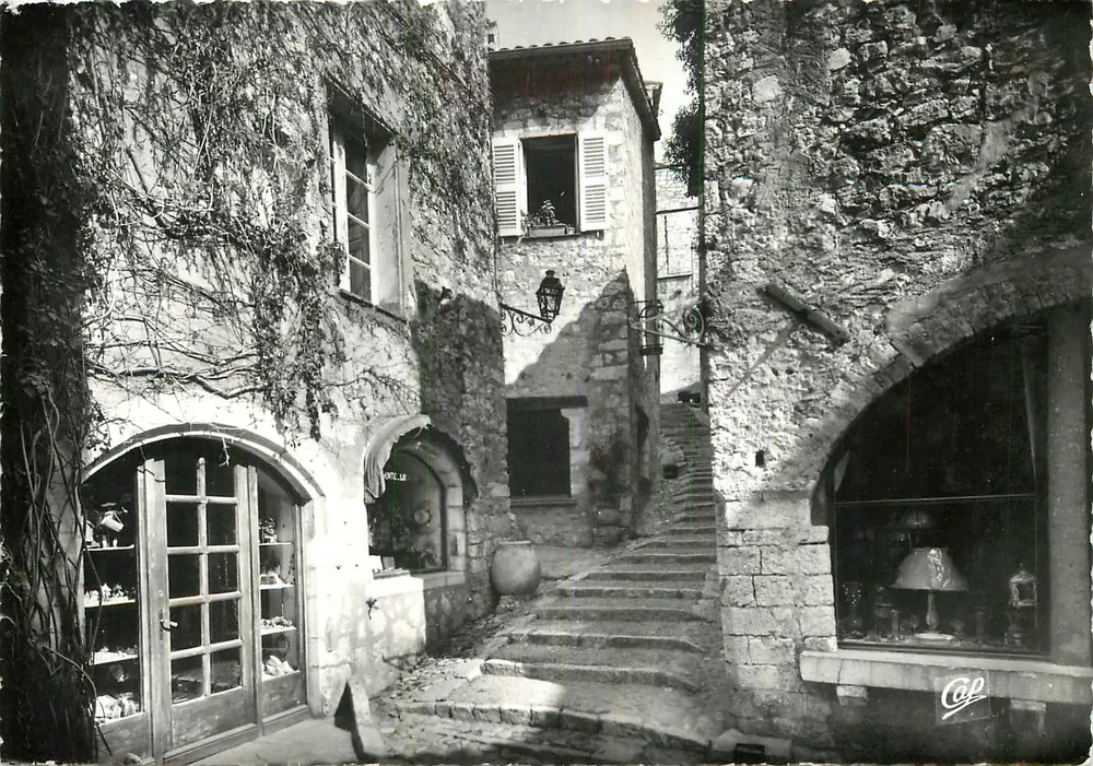 Saint-Paul (A-M) — Subida da Igreja — Cap - Frente