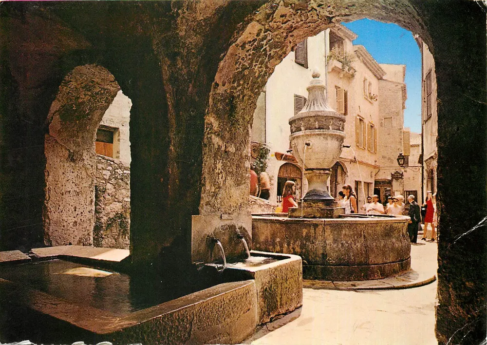 Saint-Paul-de-Vence — Fontäne und öffentlicher Waschplatz — Éditions d'Art Montluel - Vorderseite