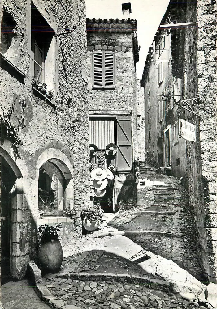 Saint-Paul-de-Vence — rua estreita pavimentada — Edições I.A.M. n°50-4 - Frente