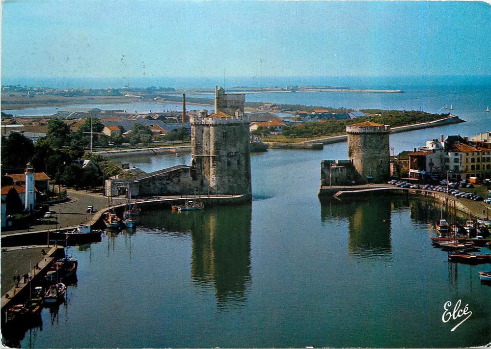 La Rochelle (Charente-Maritime) — Der Eingang zum Hafen und die beiden Türme — Verlag Elcé, N° 470 - Vorderseite