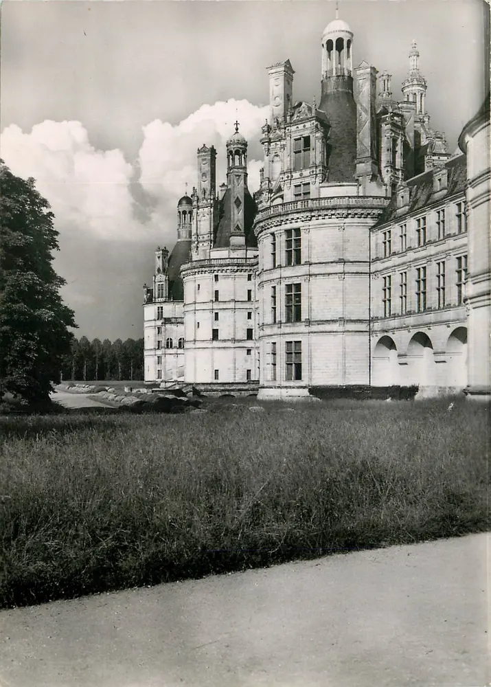 Chambord (Loir-et-Cher) — Der nördliche Bergfried — Serv. Commercial Monument Historiques Gd. Palais, Av. Alexandre III, Paris - Vorderseite