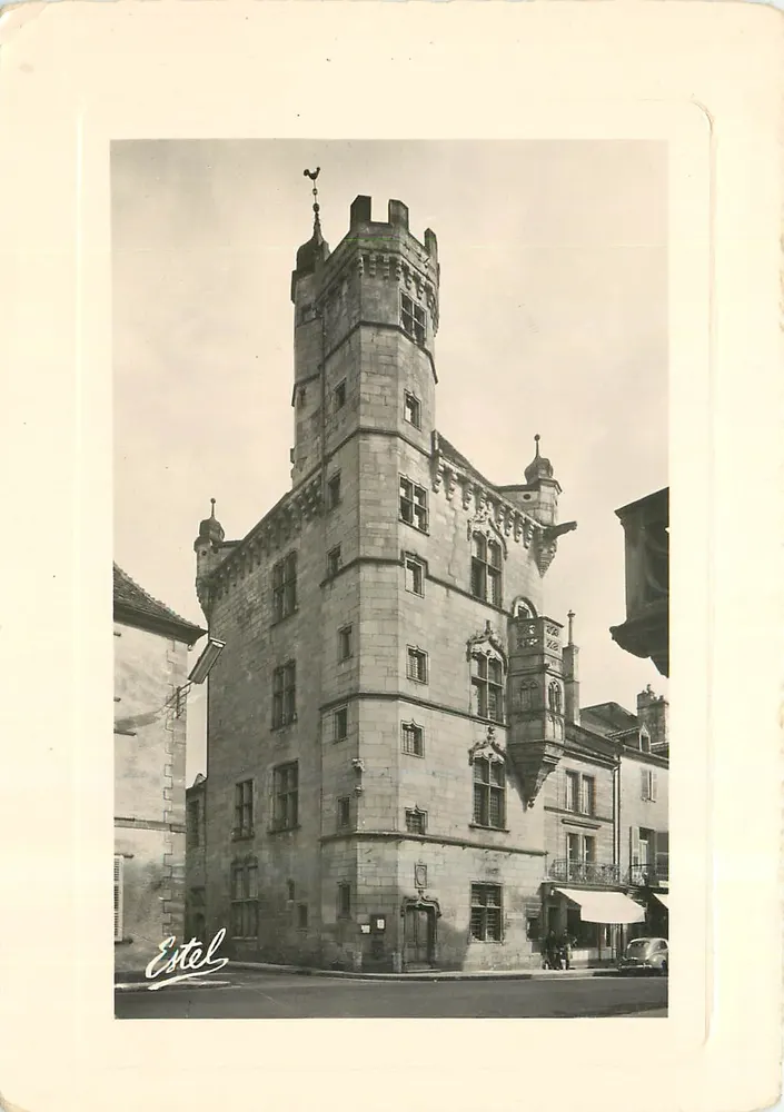 LUXEUIL-LES-BAINS — Das Quadratische Haus (Ehemaliges Rathaus) — Verlag Estel, Nr. 8706 - Vorderseite