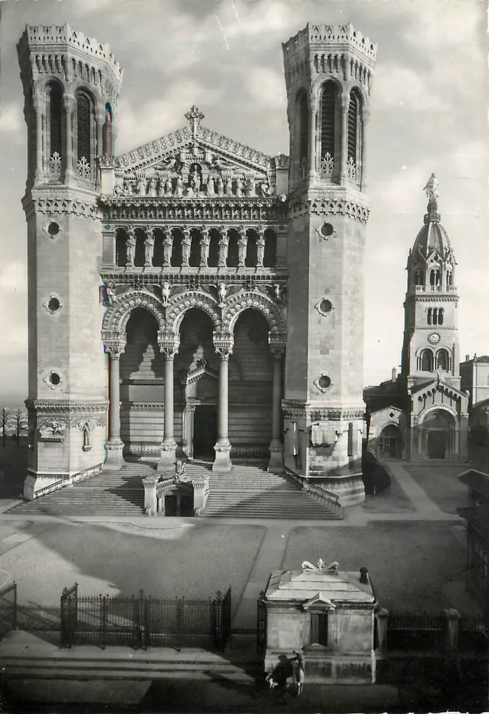 LYON — Nossa Senhora de Fourvière - Frente