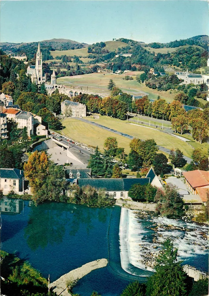 Lourdes — A Basílica e a Basílica Subterrânea São Pio X — Édit. P. Douzet - Frente