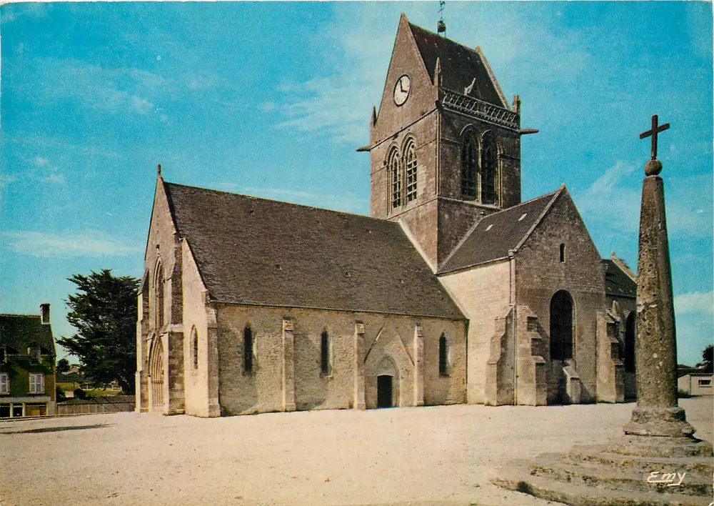 Iglesia Santa Madre Iglesia (Manche) — iglesia del siglo XII con cruz y torre de la abadía — Editor Emy - Anverso