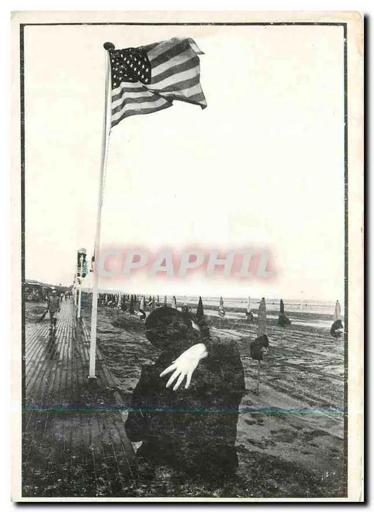 Deauville — Widok promenady i flagi amerykańskiej — Ph. Gérard Rondeau, seria NB.41 - Awers