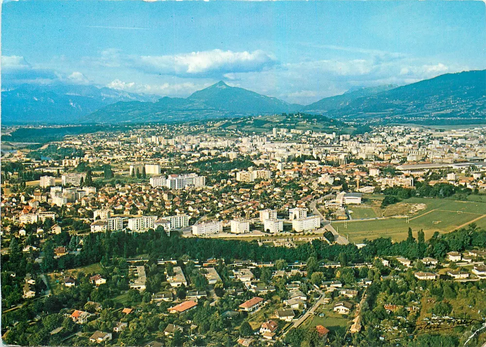 Annemasse - Haute-Savoie — Allgemeine luftige Ansicht und Umgebung — Robert Pellet, Viuz-en-Sallaz - Vorderseite