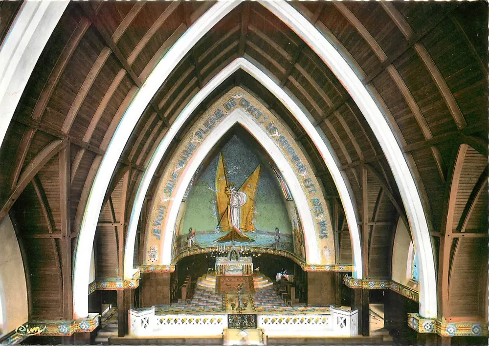 Vongy (74) - Innenansicht der Kirche Notre-Dame du Léman — Fotografie des Architekten Novarina - Vorderseite