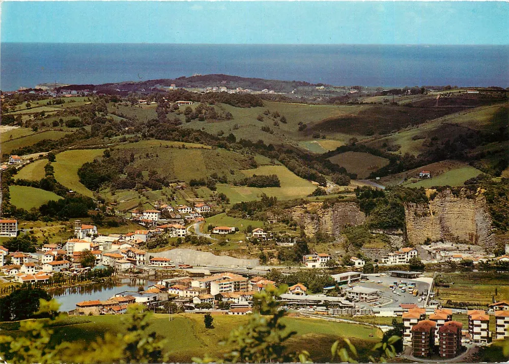 Behobie (64-Pyr.-Atl.) — General View and the Border Post — Artaud Frères, Publishers, No. XN-155 - Front