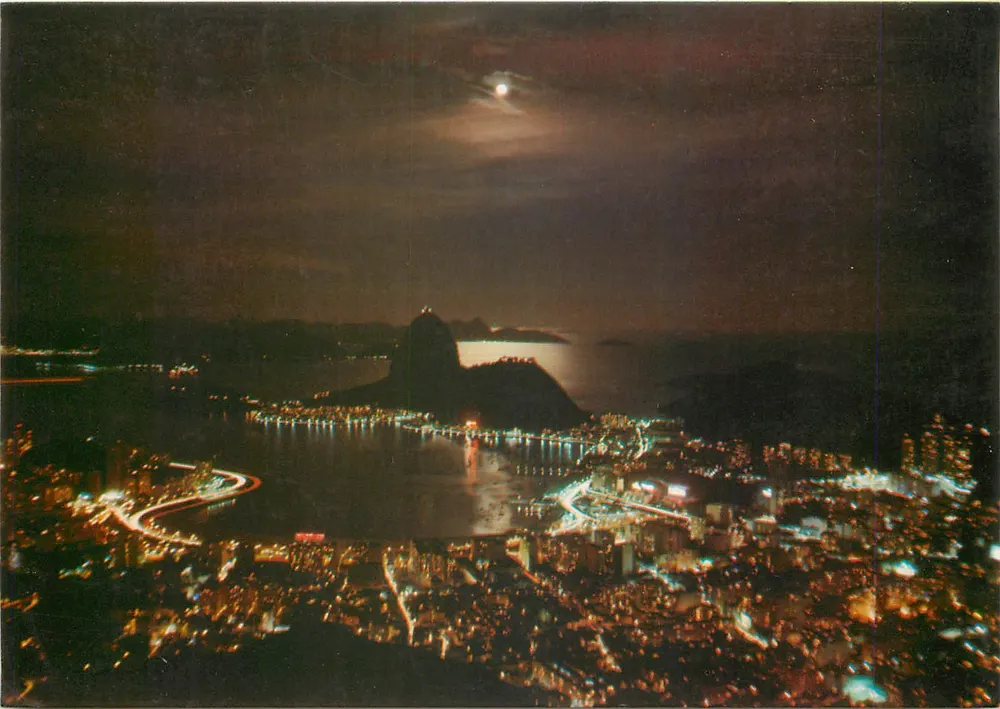 Rio de Janeiro — Nachtsicht auf die Bucht von Guanabara unter dem Mond — BRASIL TURÍSTICO - Vorderseite