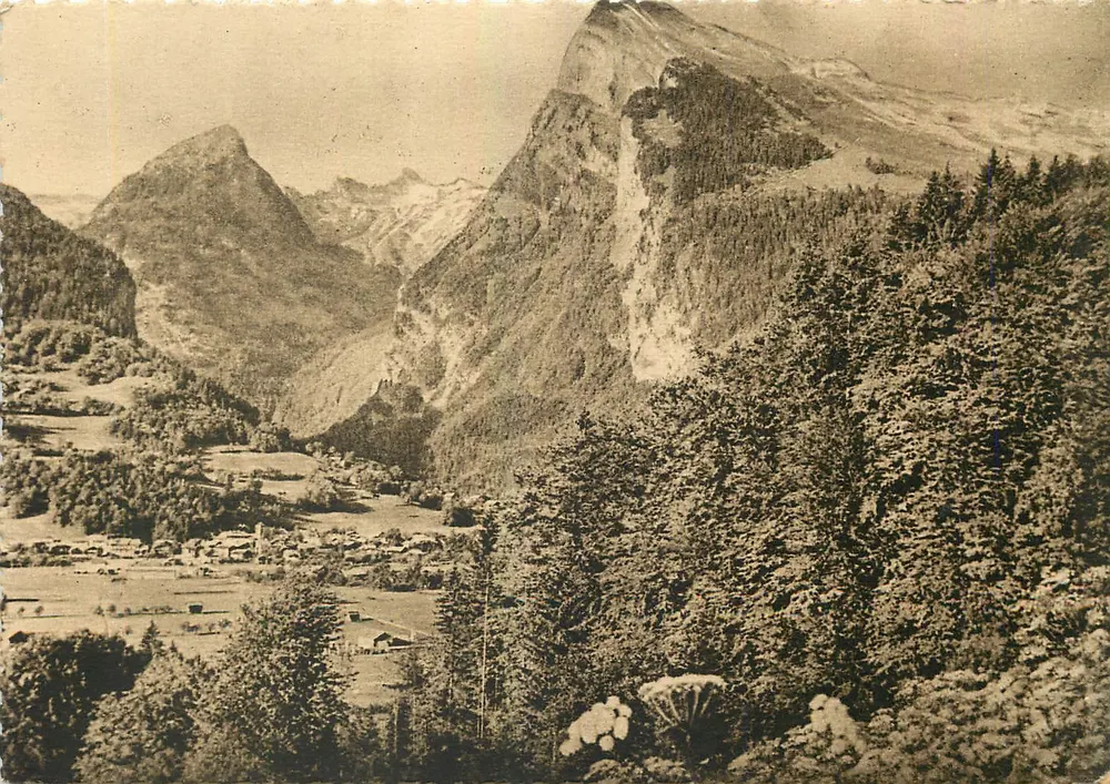 Samoëns (Haute-Savoie) — vista panorâmica das montanhas e do vilarejo — Coleção Dunoyer, Optique-Photo (Haute-Savoie) - Frente