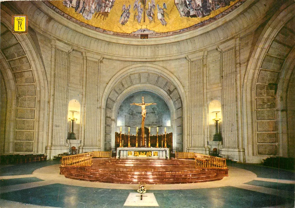 Santa Cruz del Valle de los Caídos — Cripta-Basílica, Altar Mayor — Editorial Patriótica Nacional - Anverso