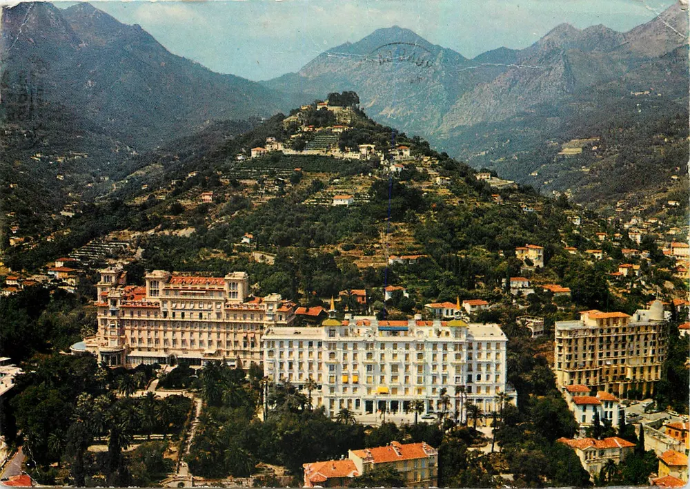 Menton — Colina da Annonciade e hotéis — Editor: Courriers Naturelles - Frente