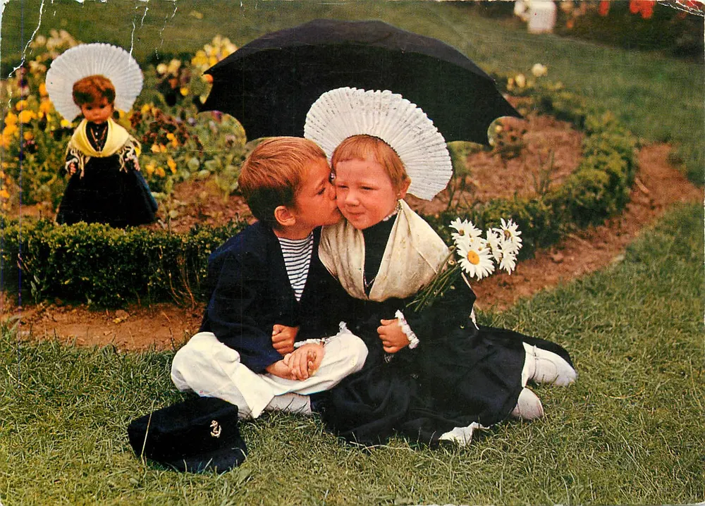 Junge Kinder in regionaler Tracht — Die Côte d'Opale — Edition ARTAUD Frères - Vorderseite