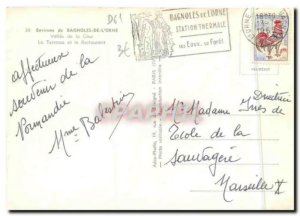 Terrasse und Restaurant in Bagnoles-de-l'Orne — Tal der Cour — Luftbild - Rückseite