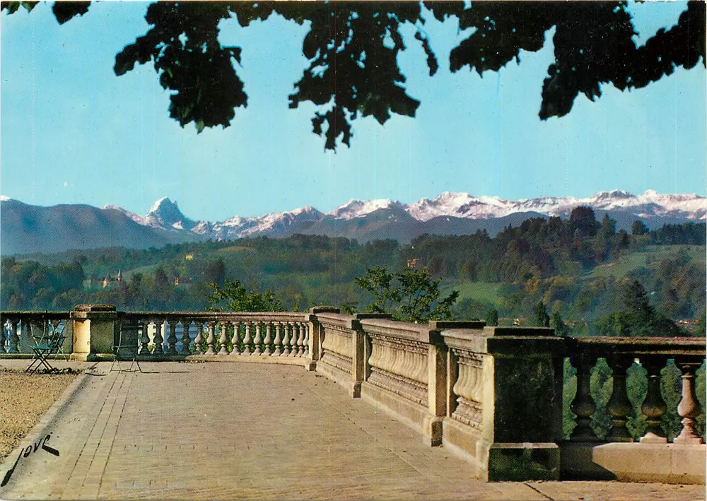 A plataforma do Boulevard dos Pirineus — Pau (64) — Edição JOVE - Frente