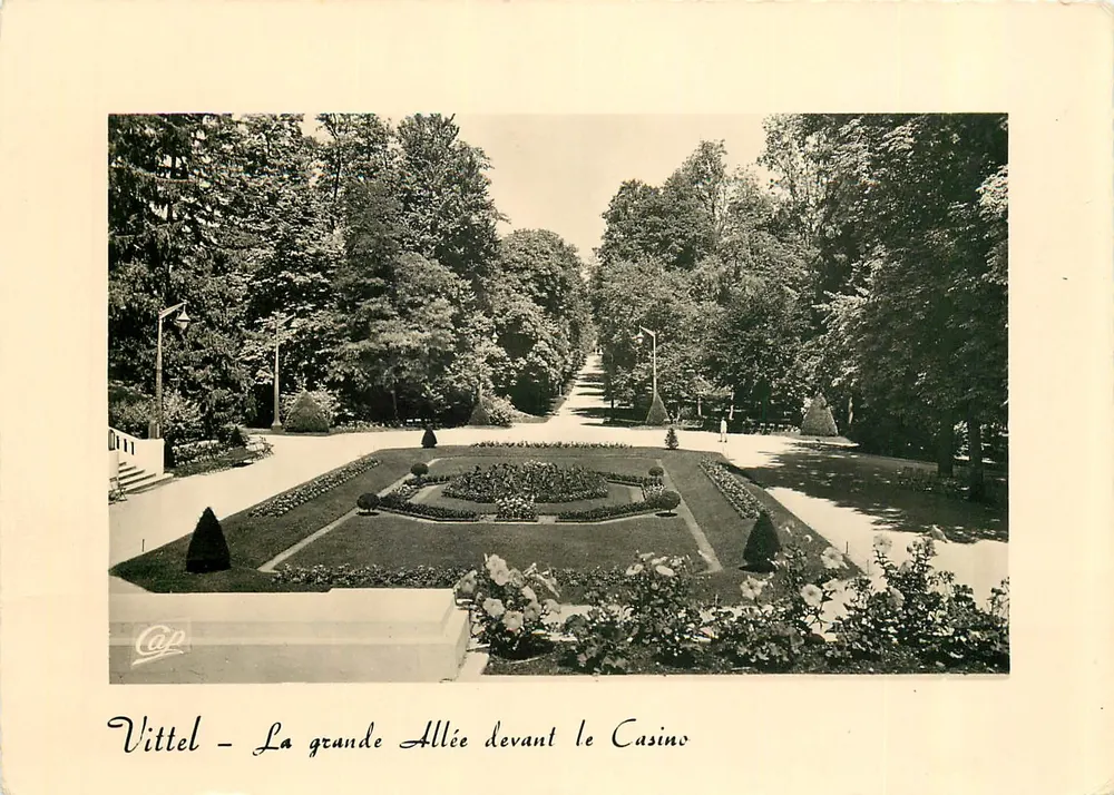 Vittel - La grande Allée devant le Casino — Cap - Voorkant