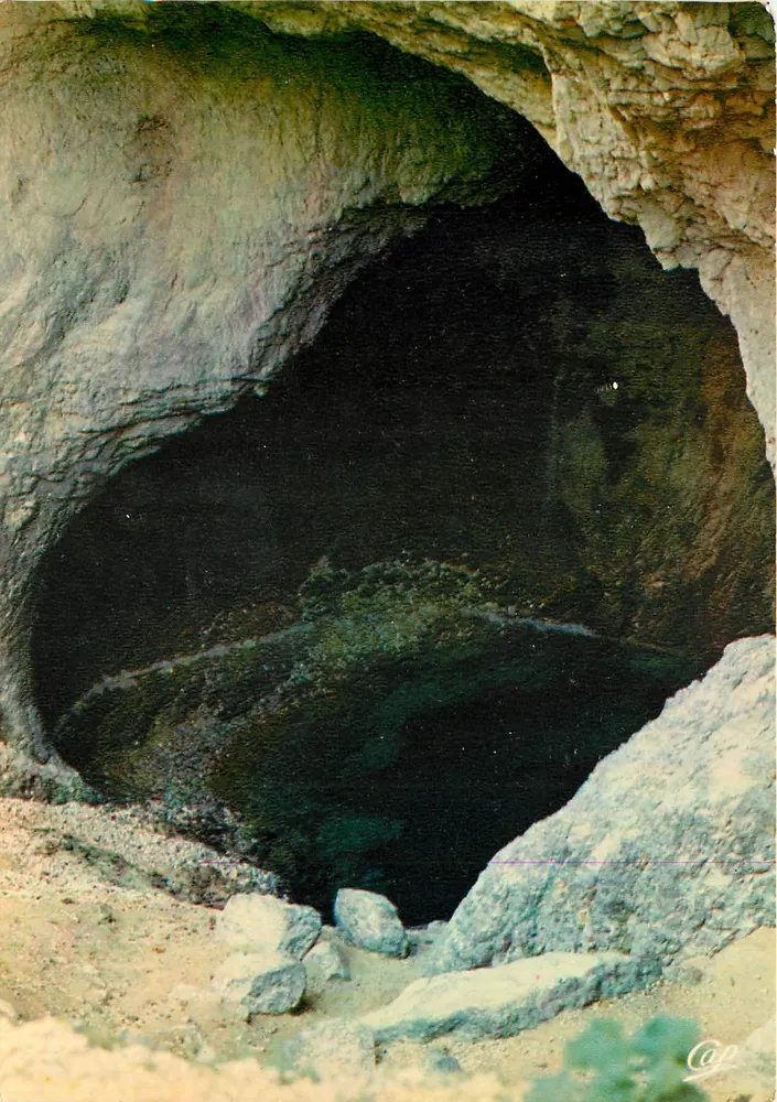 Fonte de Vaucluse — O 'Trou' do Gouffre vazio (Fonte Baixa) — Elnacap - Frente