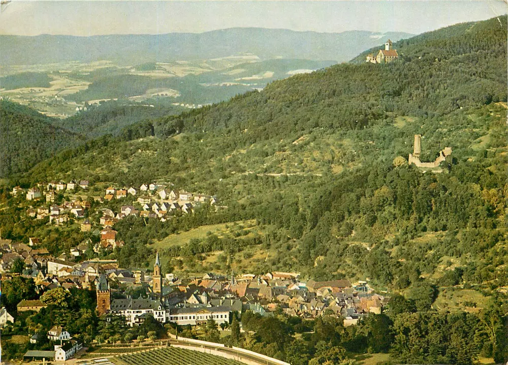 Weinheim a.d. Bergstraße — vista panorâmica com castelo e igreja — editor não visível - Frente
