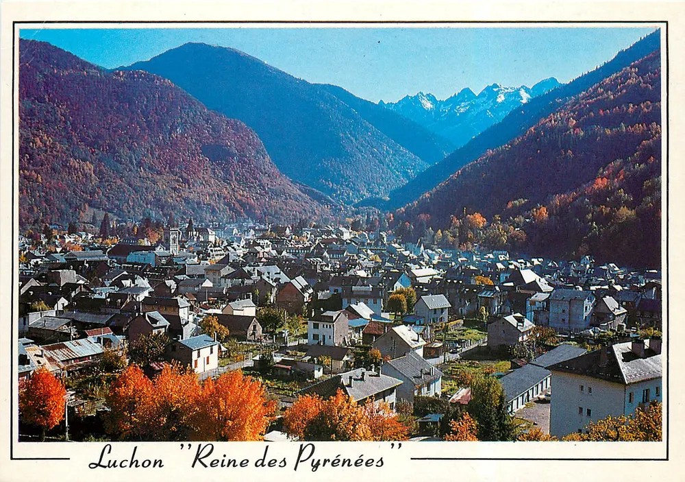 Luchon "Koningin van de Pyreneeën" — panoramische zicht op herfst — uitgever niet geïdentificeerd - Voorkant