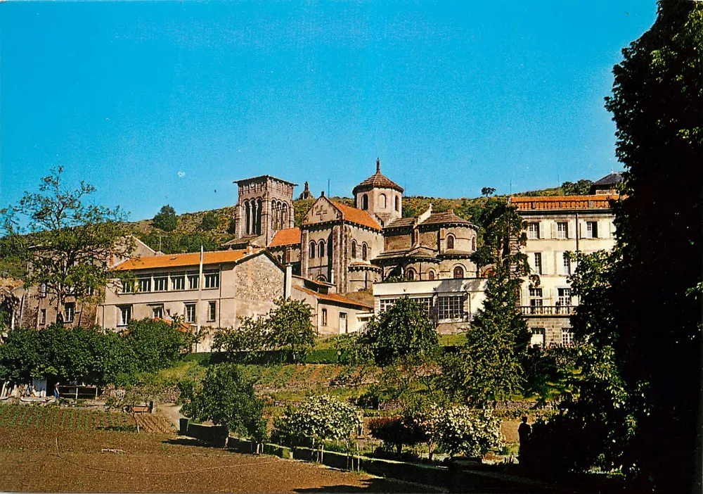 Volvic (Puy-de-Dôme) — Blick auf die Kirche — Edition LYS-Oradou, Clermont-Ferrand - Vorderseite