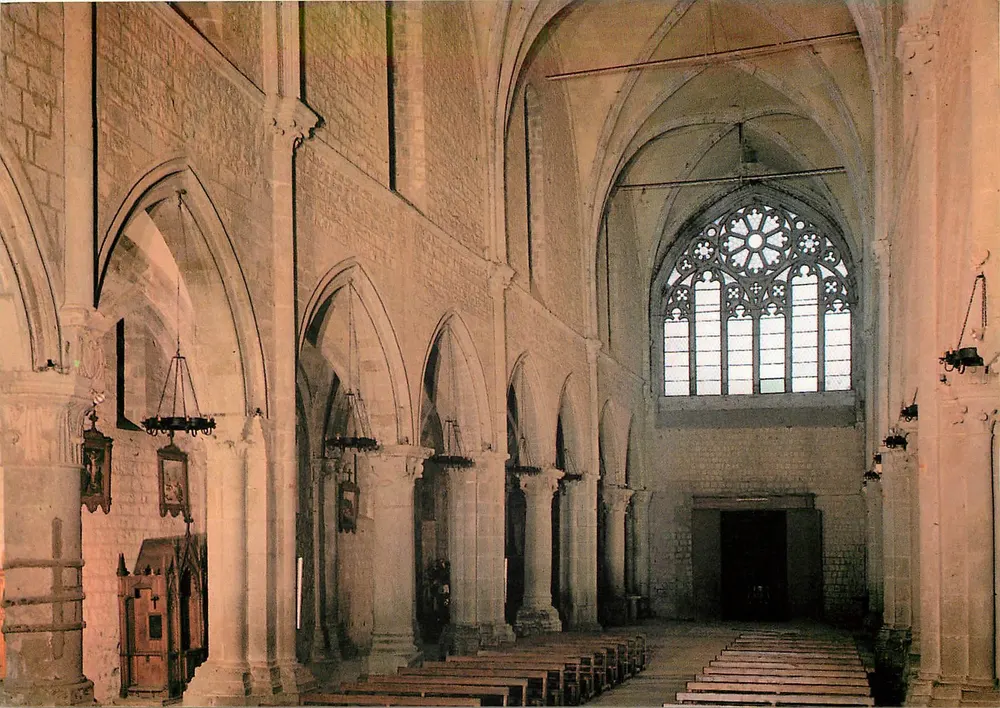 San Martino al Cimino — Abtei: Innenraum (12. bis 14. Jahrhundert) — Fratelli Vasari - Vorderseite