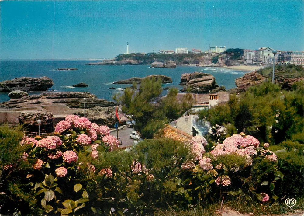 Biarritz (Pyr-Atl. 64) — O Farol e a Praia — Artaud Frères, editores - Frente