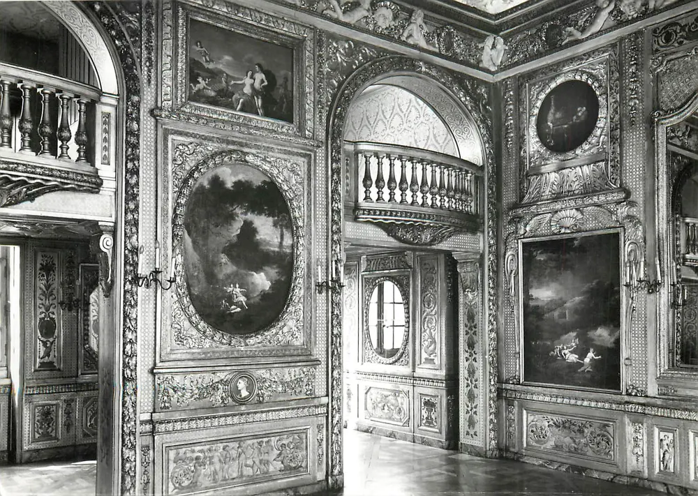 Hôtel Lauzun — Salle de Musique — Bulloz, Paris - Recto