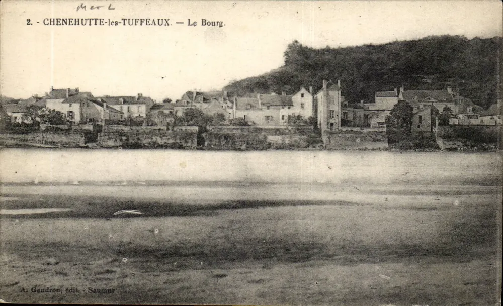 Chenehutte-les-Tuffeaux — Le Bourg — A. Gendron, editor Saumur - Frente