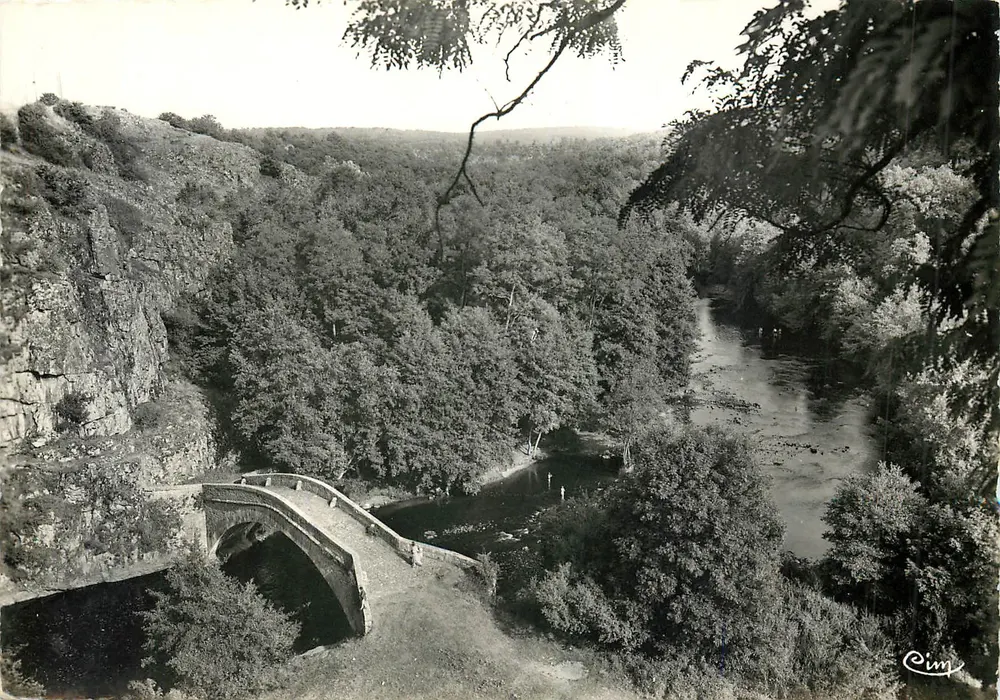 Pierre-Perthuis (Yonne) — Valle della Cure — Il Ponte Romano — Collezione «Memoria del Bélicin» - Recto