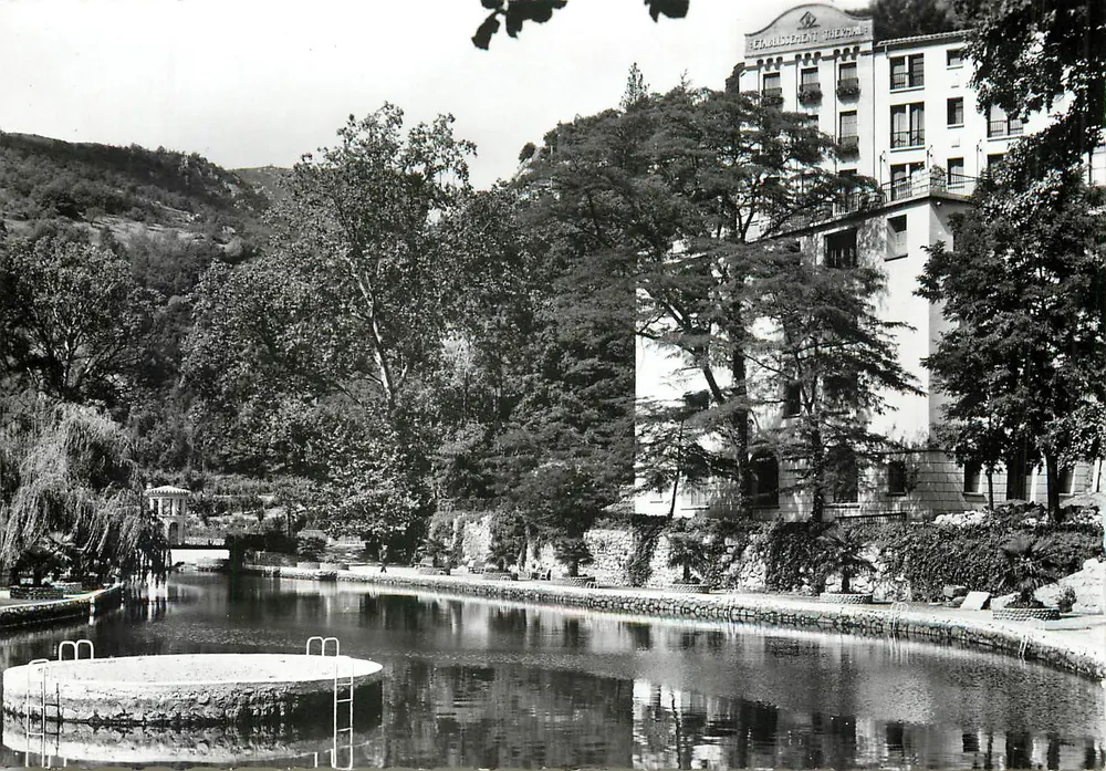 Molitg-les-Bains — Le parc et le lac — Éditions Magenta, Lyon - Recto
